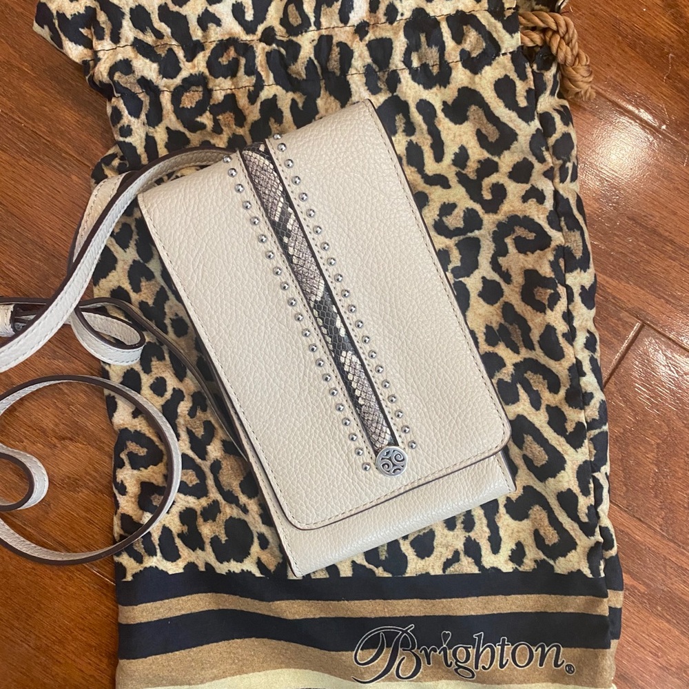 Crossbody wallet